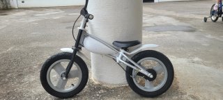 Bicicleta de equilibrio infantil