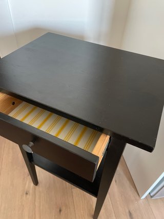 Mesa de noche IKEA Hemnes madera negra
