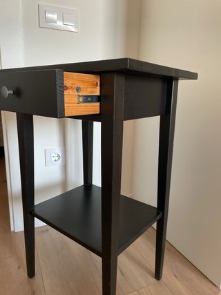 Mesa de noche IKEA Hemnes madera negra