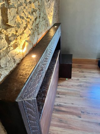 Cabecero de madera con mesitas