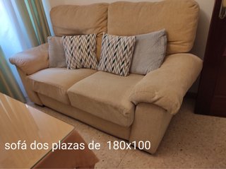 Divano a 2 posti beige 180x100 come nuovo. Nessuna spedizione
