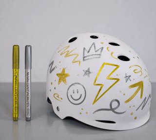 Casco Conehead Technology decorato a mano