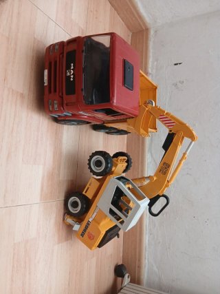Camión Bruder con Excavadora