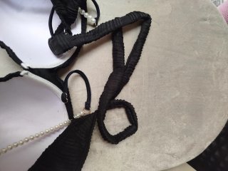 Bikini negro con perlas