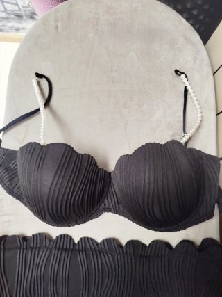Bikini negro con perlas