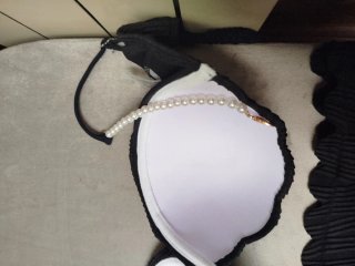 Bikini negro con perlas