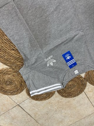 Vestido Adidas Gris tengo tallas disponibles