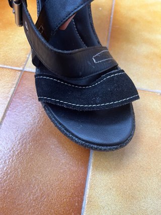 Sandalia tacón cuña Stonfley negra