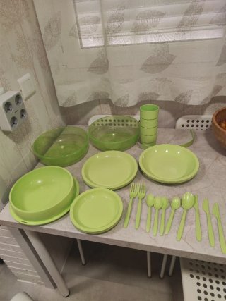 Vajilla de plástico verde