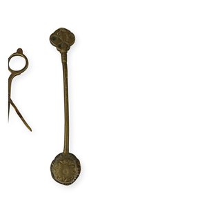 Apagavelas in ottone e forbici per candele antiche