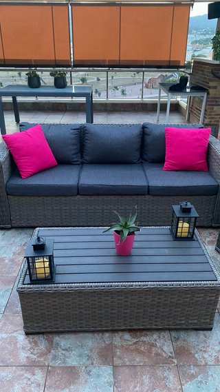 Sofá y sillones de jardín trenzados
