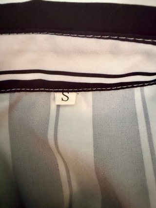 Camicia estiva a righe bianche e nere