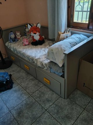 Cama infantil con cajones
