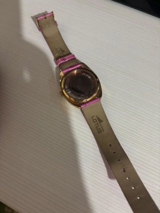 Reloj Lotus Dorado y Rosa