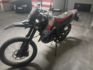 Aprilia Enduro Moto Azul/Rojo/Plata