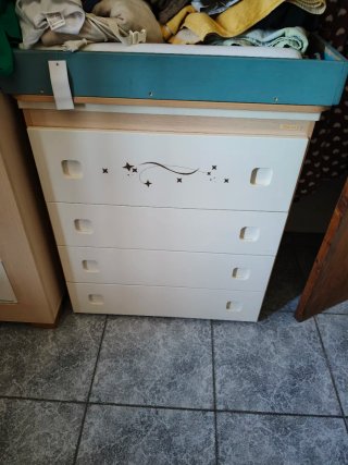 Cajonera infantil blanca con estrellas