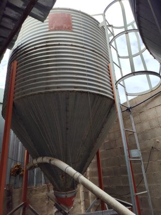 2 Silos Metálicos para Pienso