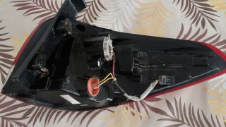 Piloto Trasero Izquierdo Kia Carens Roto(funciona)