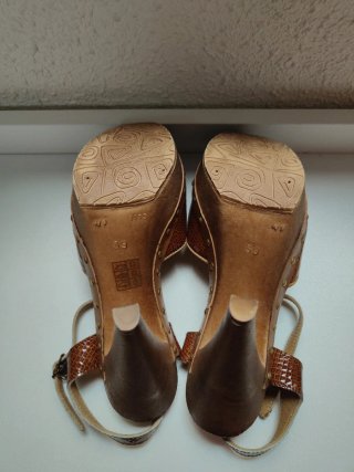 Sandalias Cuplé tacón flor marrón