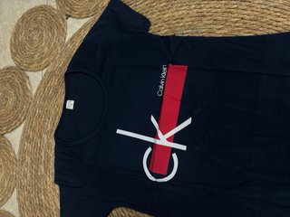 Camiseta Calvin Klein Azul y Roja