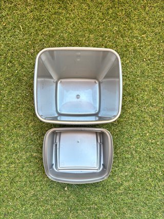 Cubo de basura con tapa