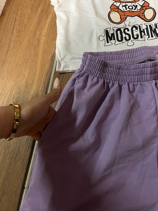 Conjunto Moschino Oso Toy Blanco y Morado