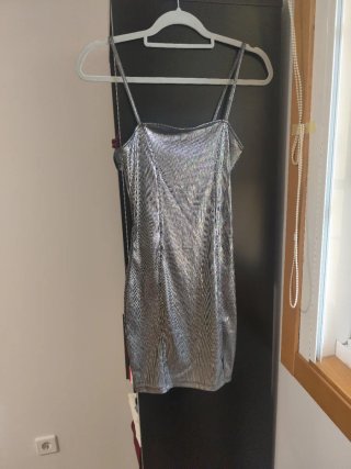 Vestido de fiesta ajustado plateado