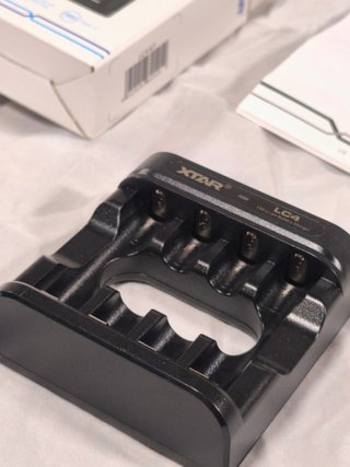 Cargador baterías XTAR LC4