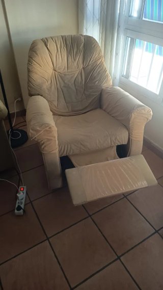 Sillón reclinable beige