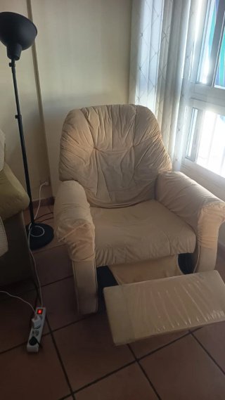 Sillón reclinable beige