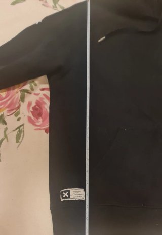 Sudadera Negra con Logo Azul