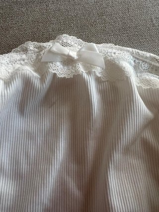 Top palabra de honor blanco encaje