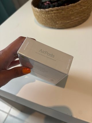 Airpods 4 con cancelación de ruido