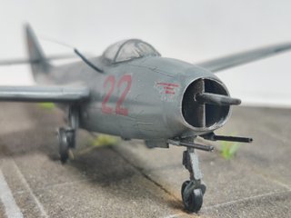 Maqueta del avion MiG-9 de Amodel en 1/72