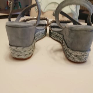 Sandalias plataforma azules con pedrería