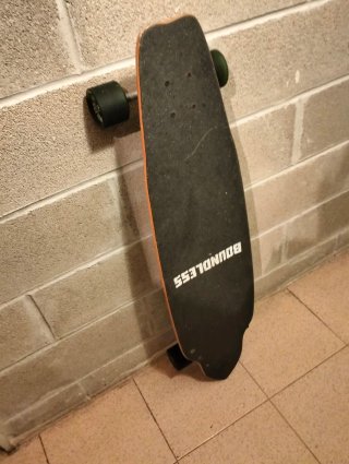 Longboard Boundless con casco de regalo