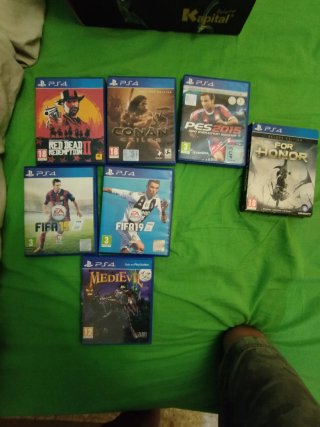 Lote 7 Giochi PS4: Red Dead, FIFA, Conan, For Hono