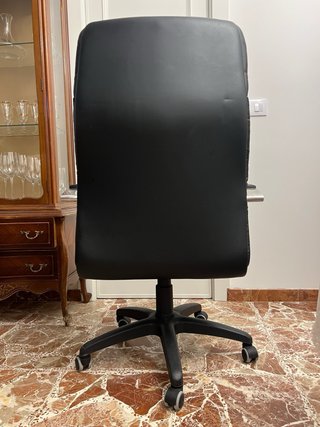 Silla ergonómica de oficina acolchada negra