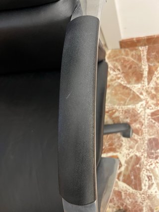 Silla ergonómica de oficina acolchada negra