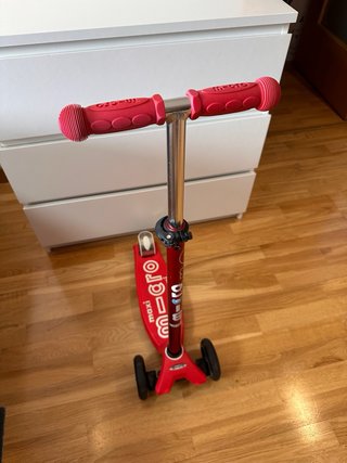 Patinete Maxi Micro Deluxe LED Rojo