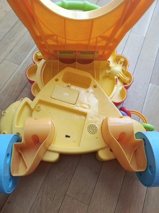 Andador musical León Fisher Price