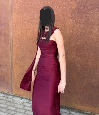 Vestido de fiesta palabra de honor granate