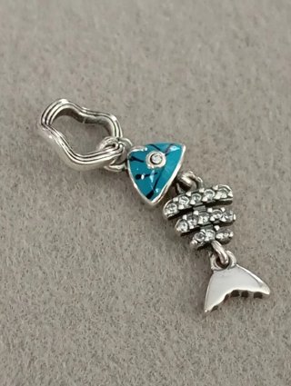 Charm espina pez plata turquesa