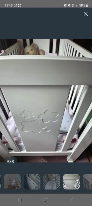 Cuna blanca con ruedas