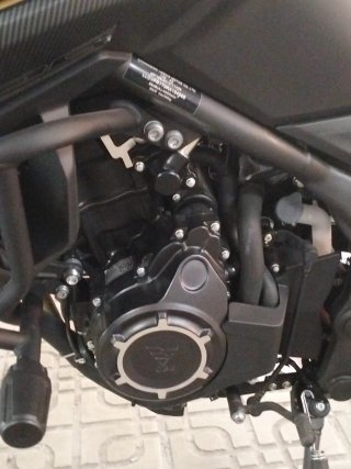 Voge 525 DSX Negra y Dorada