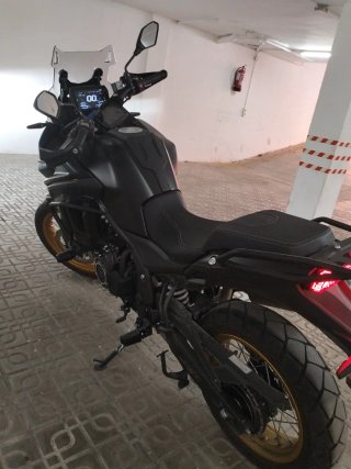 Voge 525 DSX Negra y Dorada