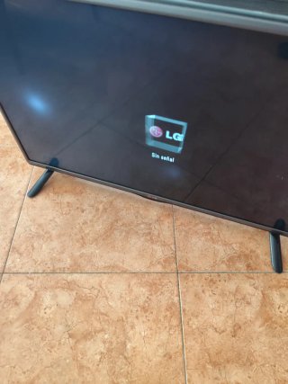 Lote 3 TVs: 1 Smart TV + 2 Normales