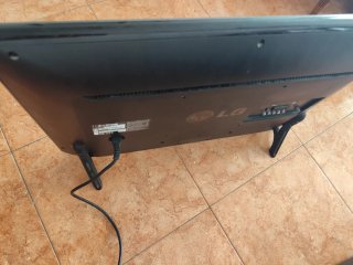 Lote 3 TVs: 1 Smart TV + 2 Normales