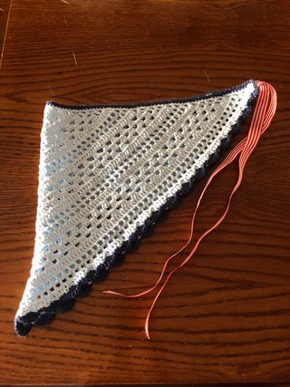 Pañuelo de ganchillo azul