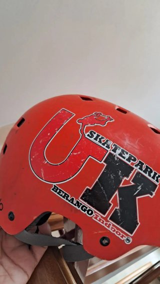 Casco de skate rojo niño